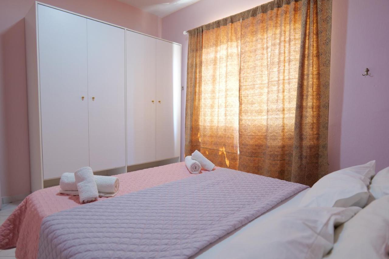 Eden Hotel Sarandë Exteriör bild